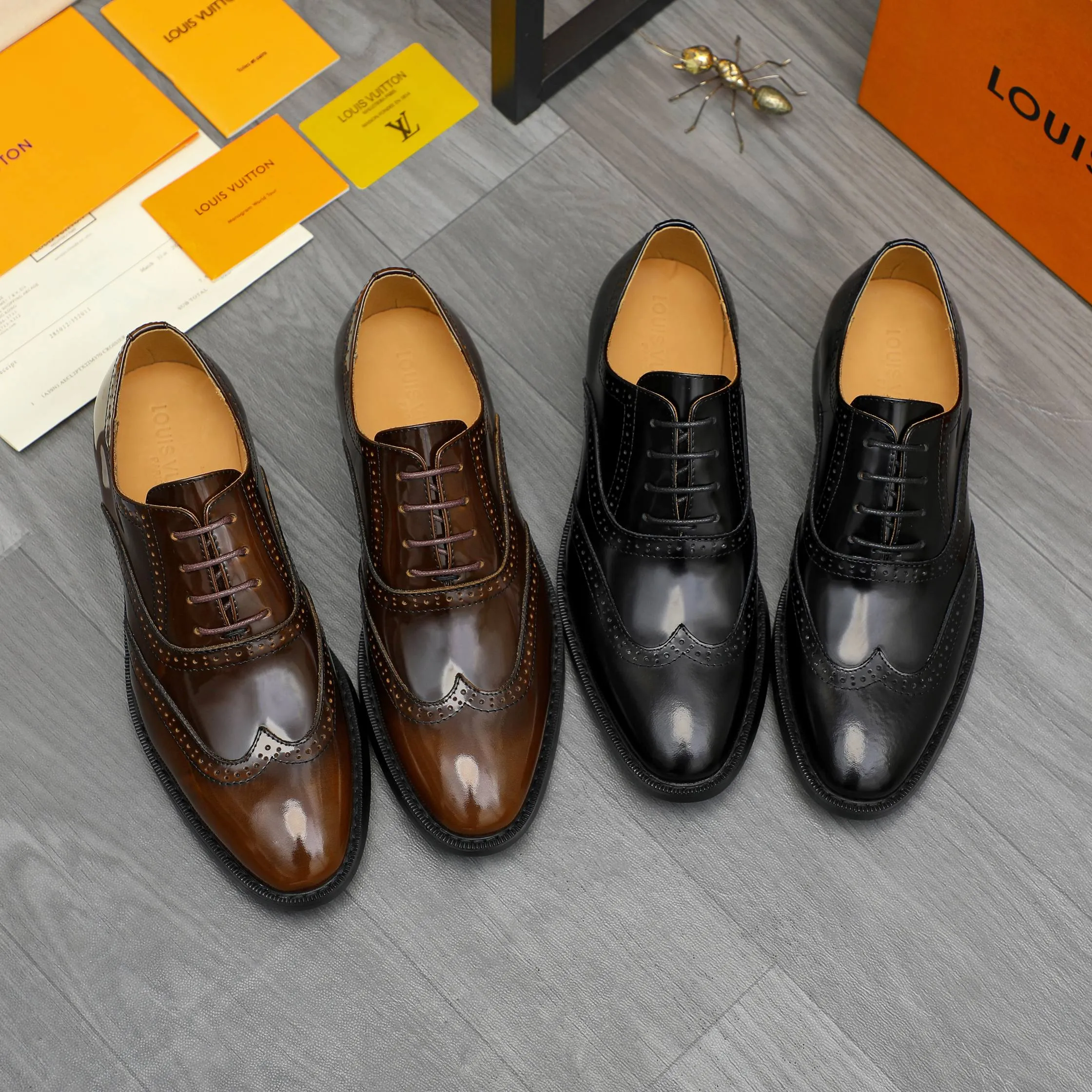 Men's shoes 💰500 Product trademark: LV "Louis Vuitton" business formal leather shoes Regular size: 39-45 (.45 customization is non-returnable) Product materials: Selected pearlescent cowhide upper, cowhide lining, original rubber outsole